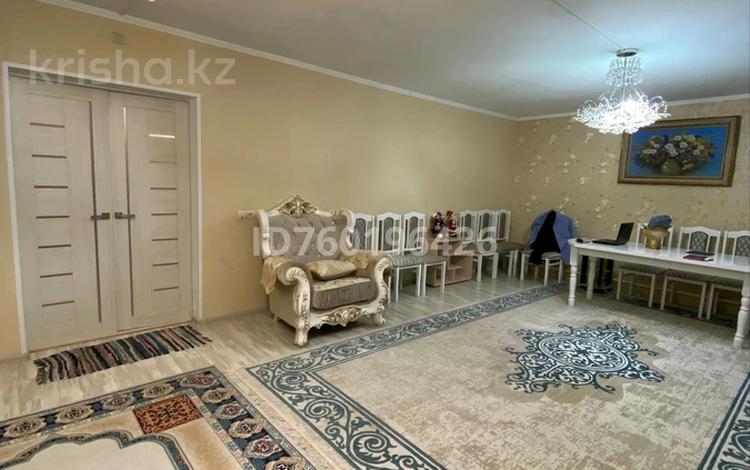 Отдельный дом · 5 комнат · 184 м² · 6 сот., мкр Рембаза, Камысколь за 35 млн 〒 в Атырау — фото 2