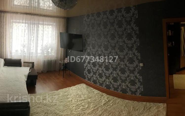 3-комнатная квартира, 62 м², 4/5 этаж, Камзина за 13.5 млн 〒 в Аксу — фото 2