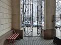 Свободное назначение, офисы, магазины и бутики, склады, общепит, салоны красоты, медцентры и аптеки, образование, развлечения, конференц-залы, кабинеты и рабочие места, студии · 120 м² за 900 000 ₸ в Алматы, Алмалинский р-н — фото 8