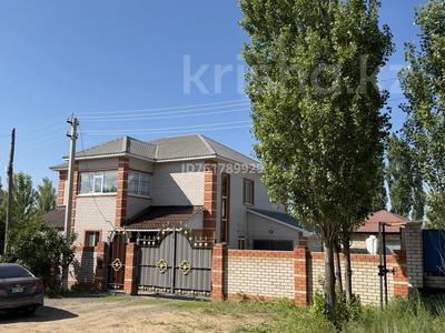 Отдельный дом · 6 комнат · 210 м² · 10 сот., Шанырак 27 — Магазин Анвар за 65 млн ₸ в Актобе, жилой массив Акжар-2