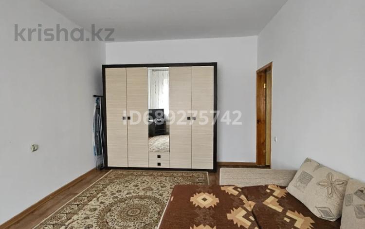 1-комнатная квартира, 40 м², 3/9 этаж помесячно, мкр Коктем-1