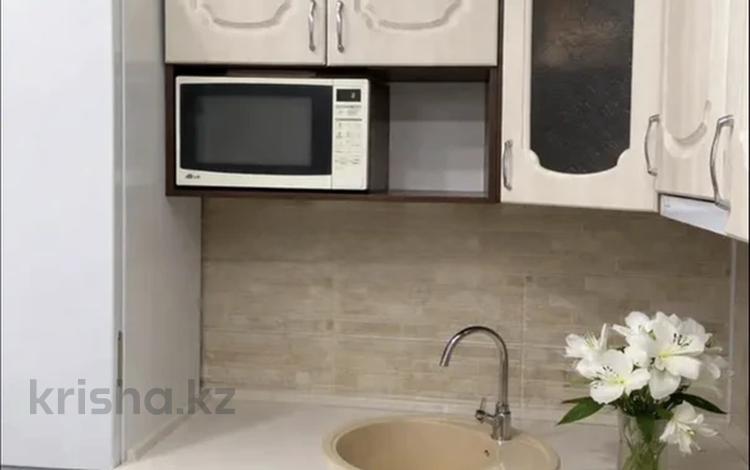 2-бөлмелі пәтер · 48 м² · 3/5 қабат, 18-шағынаудан 23, бағасы: 15 млн ₸ в Караганде, Алихана Бокейханова р-н — фото 2