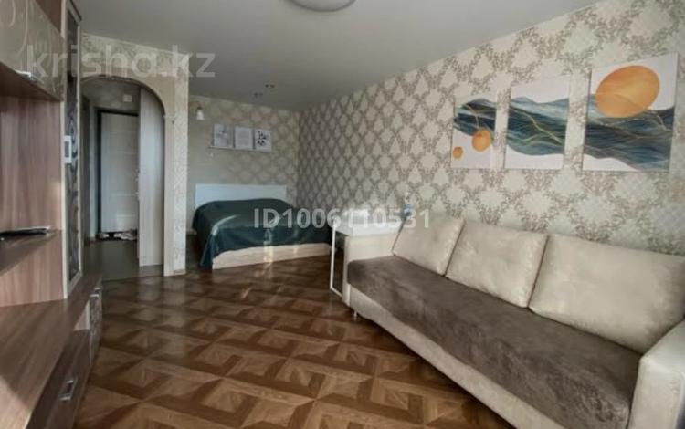 1-бөлмелі пәтер · 40 м² · 9/9 қабат, Кабанбай Батыра 48 — Аймаутова, бағасы: 11 000 ₸ в Семее — фото 2