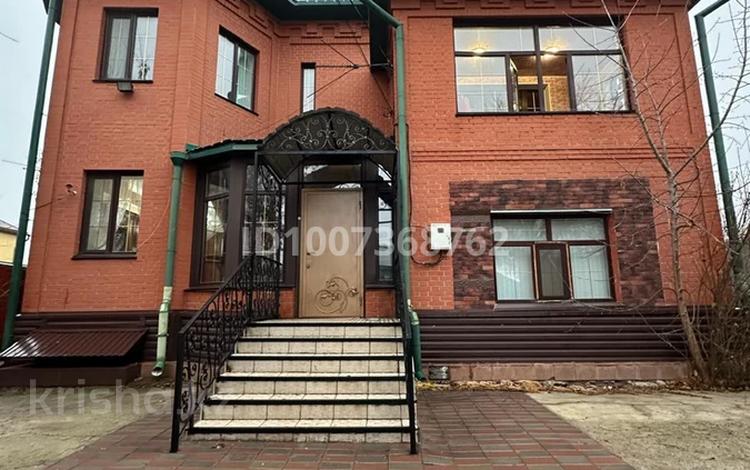 Жеке үй · 6 бөлме · 300 м², Пр Назарбаева 134, бағасы: 50 000 〒 в Уральске, мкр Школьник — фото 2