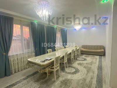 Отдельный дом • 5 комнат • 182 м² • 10 сот., Абай 64 за 35 млн 〒 в Талдыкоргане, мкр Жастар