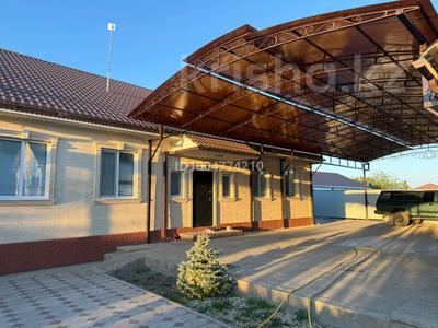 Отдельный дом · 5 комнат · 135 м² · 12 сот., мкр Зарослый, Железнодорожник 42 — Возле остановки зарослый за 60 млн 〒 в Атырау