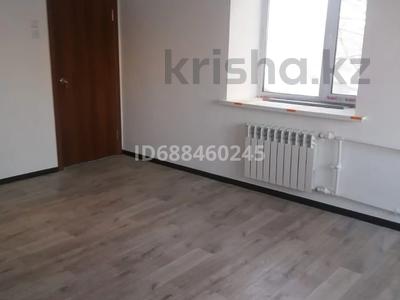 1-комнатная квартира, 99 м², 2/2 этаж, Мичурина 9 за 4.6 млн 〒 в Шахтинске