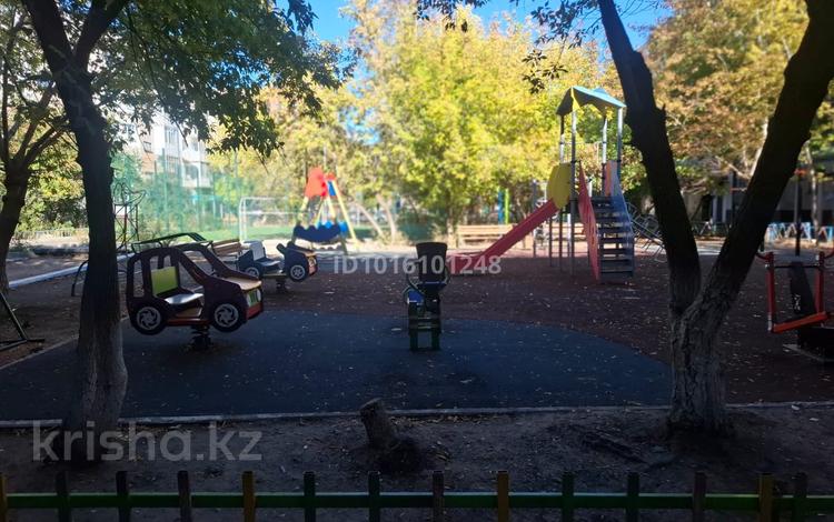 3-бөлмелі пәтер · 60 м² · 2/5 қабат, Габдулина 42 — магазин Ауди, бағасы: 14.5 млн ₸ в Кокшетау — фото 2