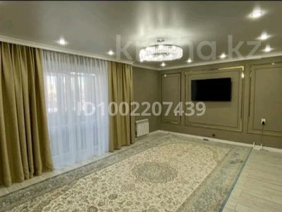 4-комнатная квартира · 130 м² · 2/9 этаж, Самал 110 за 47 млн 〒 в Уральске