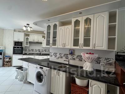 4-комнатная квартира · 180 м² · 8/10 этаж, мкр Ардагер, Бактыгерей Кулманова 1 за 78 млн 〒 в Атырау