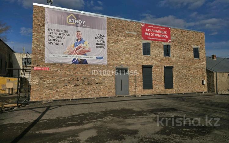 Свободное назначение, офисы, магазины и бутики, салоны красоты, фитнес и спорт, медцентры и аптеки, образование, развлечения · 450 м² за ~ 1.4 млн 〒 в Караганде, Казыбек би р-н — фото 2