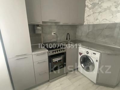 2-комнатная квартира · 52 м², мкр Центральный, Азаттык 46 за 220 000 〒 в Атырау