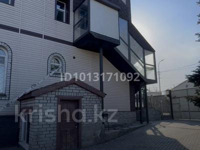 8-комнатная квартира · 670 м², Шакарима 104 за 211 млн ₸ в Семее