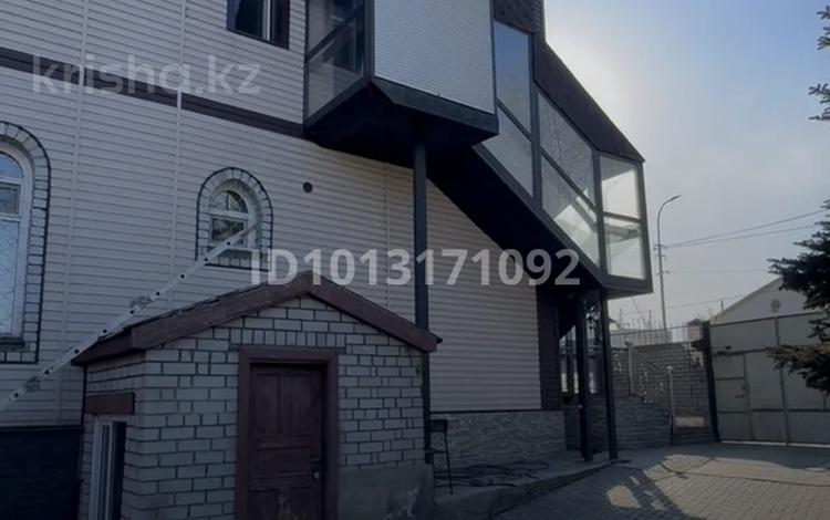 8-комнатная квартира · 670 м², Шакарима 104 за 211 млн ₸ в Семее — фото 2