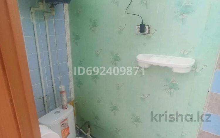 1-комнатная квартира · 45 м² · 2/5 этаж, Хиуаз Доспановой 58А — 17 школа за 7.2 млн ₸ в Уральске, мкр Школьник — фото 13