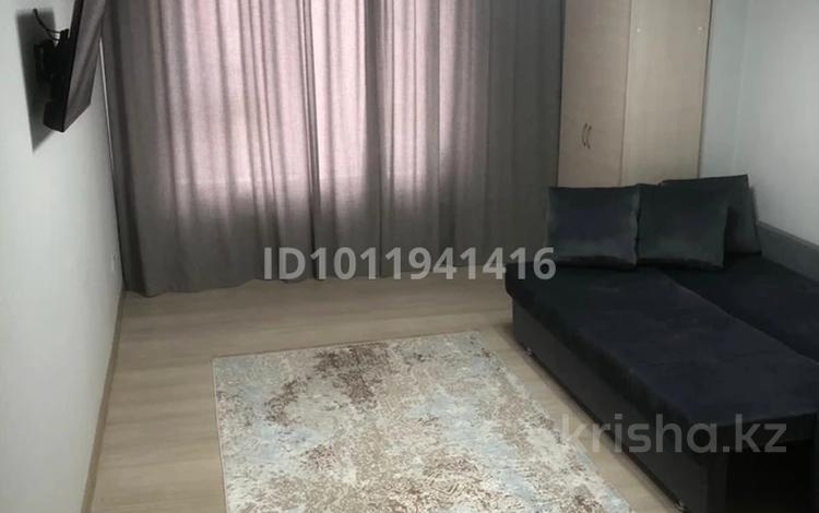 1-комнатная квартира · 22 м² · 2/9 этаж, ул. Шамши Калдаякова 17 за 200 000 ₸ в Астане, Сарайшык р-н — фото 3