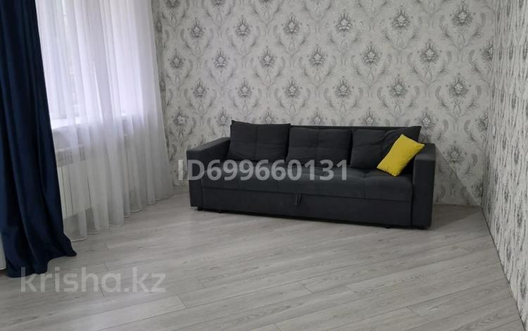 2-комнатная квартира · 60 м² · 4/5 этаж, мкр Строитель за 150 000 ₸ в Уральске — фото 2