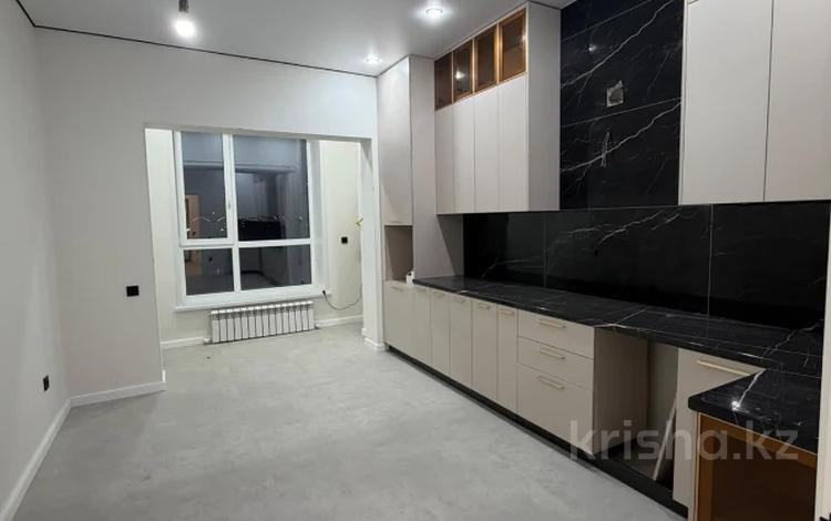 2-бөлмелі пәтер · 80 м² · 2/6 қабат, Алтын орда ш/а., Тауелсиздик, бағасы: 39.5 млн ₸ в Актобе, мкр. Алтын орда — фото 9
