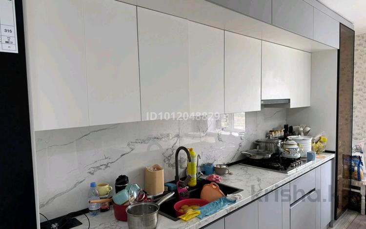 3-бөлмелі пәтер · 100 м² · 4/9 қабат, мкр 12 58в, бағасы: 33 млн ₸ в Актобе — фото 2