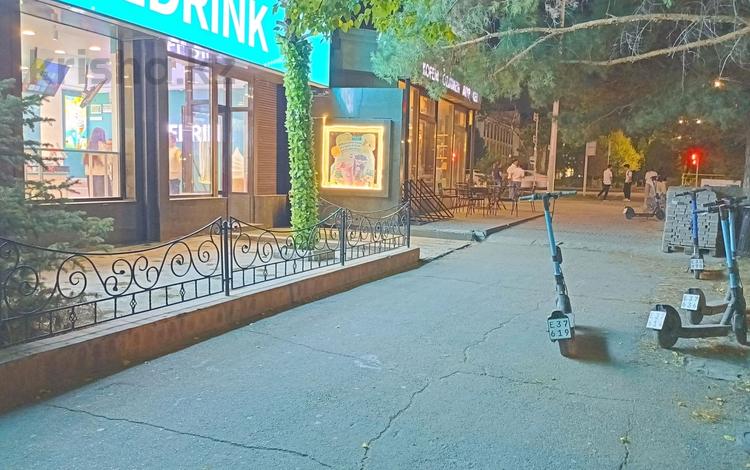 Еркін, кеңселер, дүкендер мен бутиктер, қоғамдық тамақтану орны, сұлулық салондары, монша, қонақ үй және демалыс орындары, фитнес және спорт, медорталықтар мен дәріханалар, білім орталықтары, ойын-сауық, конференц-залдар, кабинеттер және жұмыс орындары, студиялар · 125 м², бағасы: 1 млн ₸ в Таразе — фото 2