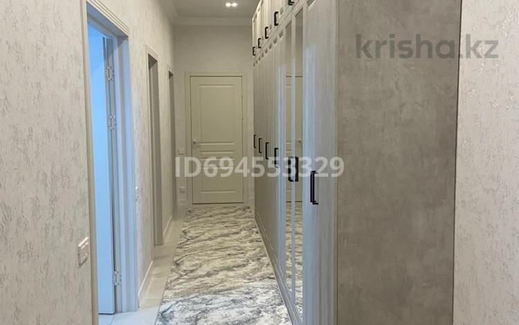 3-комнатная квартира · 80 м² · 4/6 этаж, мкр Новый Город, Ермекова 102/1 за 49 млн ₸ в Караганде, Казыбек би р-н — фото 2