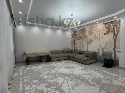 3-комнатная квартира · 104.4 м² · 1/5 этаж, проспект Тауелсиздик за 38 млн ₸ в Актобе