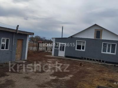Отдельный дом · 4 комнаты · 100 м² · 1000 сот., Геолог көшесі — Алихан шағын маркет,қарсы көшеден киінгі көшеде. за 28 млн ₸ в Актобе, жилой массив Заречный-1