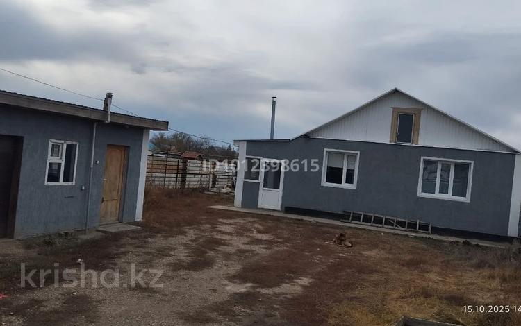 Отдельный дом · 4 комнаты · 100 м² · 1000 сот., Геолог көшесі — Алихан шағын маркет,қарсы көшеден киінгі көшеде. за 28 млн ₸ в Актобе, жилой массив Заречный-1 — фото 2