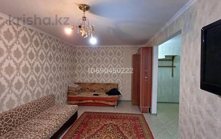 1-комнатная квартира, 32 м², 3/5 этаж помесячно, Момышулы 11 за 100 000 〒 в Жезказгане — фото 2