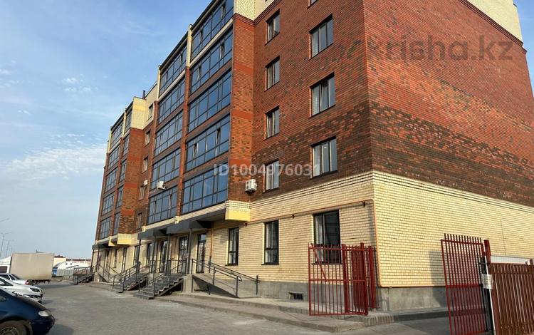 2-комнатная квартира · 81.1 м² · 3/6 этаж, Кеменгер стр.41Б — Напротив детского сада Мурагер, рядом магазин пешеход за 30 млн 〒 в Уральске — фото 2