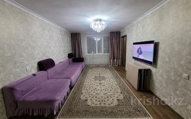 3-комнатная квартира, 64 м², 8/10 этаж, Трусова 144 за 22 млн 〒 в Семее — фото 2