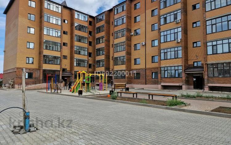 3-бөлмелі пәтер, 130 м², 3/5 қабат, Скоробогатова 67/2, бағасы: 35 млн 〒 в Уральске — фото 2