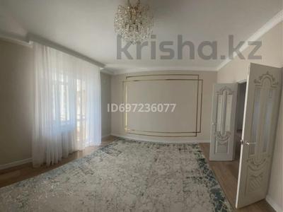 2-комнатная квартира, 70 м², 4/9 этаж помесячно, мкр Нурсая, МкрнНурсая — Рядом Binom за 240 000 〒 в Атырау, мкр Нурсая