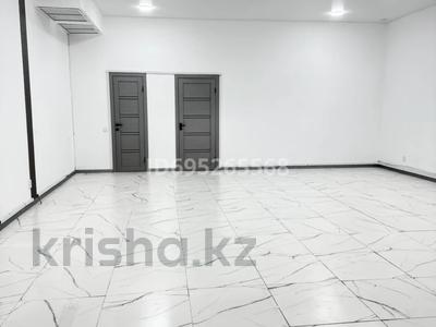 Свободное назначение, офисы, магазины и бутики, салоны красоты, фитнес и спорт, медцентры и аптеки, образование, конференц-залы, кабинеты и рабочие места, студии · 93 м² за 250 000 ₸ в Актобе, мкр. Алтын орда