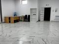 Свободное назначение, офисы, магазины и бутики, салоны красоты, фитнес и спорт, медцентры и аптеки, образование, конференц-залы, кабинеты и рабочие места, студии · 93 м² за 250 000 ₸ в Актобе, мкр. Алтын орда — фото 2