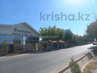 Жеке үй · 8 бөлме · 200 м² · 10 сот., Кожанова 123 — Между Байтерек мебельный магазин и Мерей базар, бағасы: 800 000 〒 в Туркестане