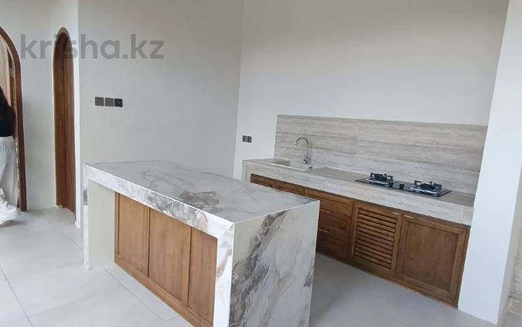 Отдельный дом · 4 комнаты · 172 м² · 1 сот., Джимбаран 1 за ~ 96.7 млн 〒 в Кута — фото 6