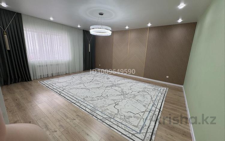 2-комнатная квартира · 86 м² · 10/10 этаж, мкр. Алтын орда, Алтын Орда 5Е — Рядом находится ресторан 1001 ночь, департамент экономических расследований, JOO школа за 27 млн ₸ в Актобе — фото 3