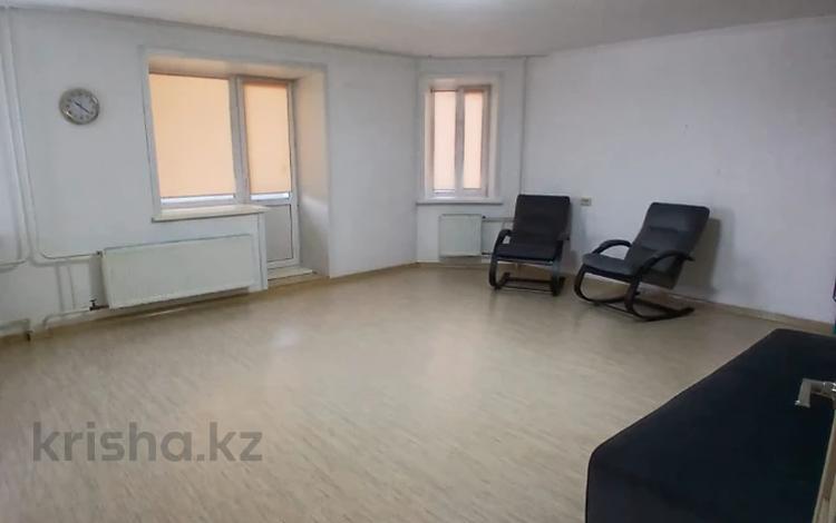 1-комнатная квартира · 54 м² · 4/10 этаж, Ткачева 10 за 130 000 〒 в Павлодаре — фото 2