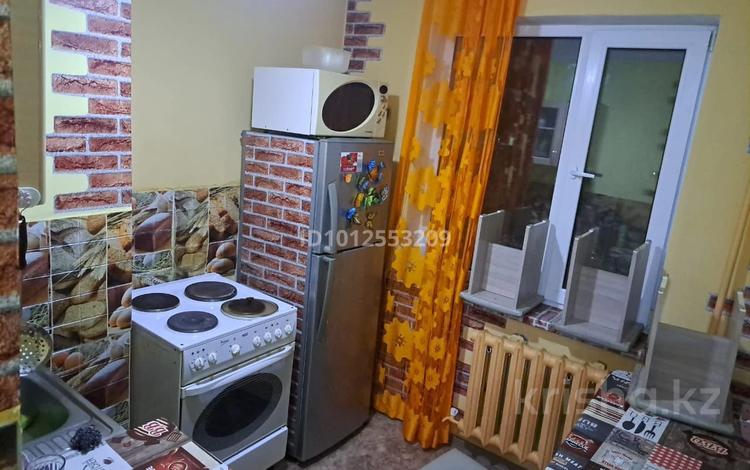 1-комнатная квартира · 45 м² · 2/5 этаж, Момышулы 17 — В центре за 9 000 ₸ в Жезказгане — фото 3