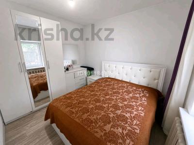 Часть дома · 3 комнаты · 60 м² · 10 сот., ул. Коммунаров 9 за 8.4 млн 〒 в Караганде, Казыбек би р-н