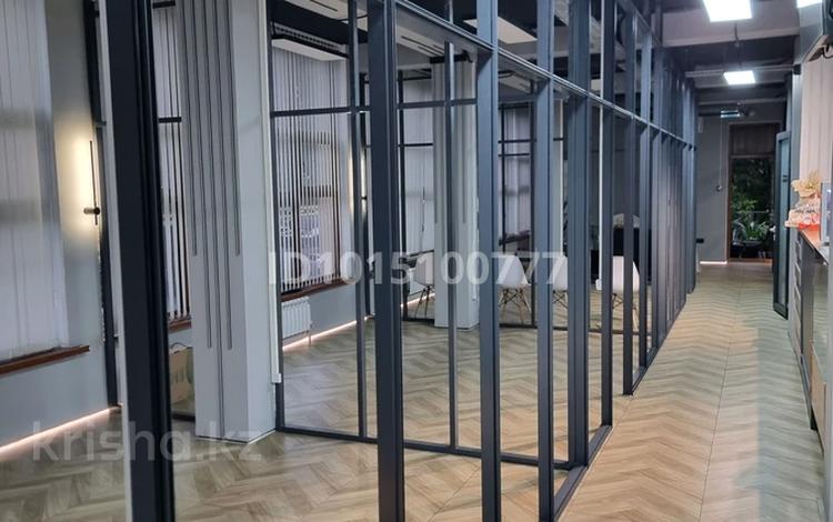 Свободное назначение, офисы, магазины и бутики, салоны красоты, медцентры и аптеки, образование, развлечения, конференц-залы, кабинеты и рабочие места, студии · 10 м² за 120 000 ₸ в Алматы, Жетысуский р-н — фото 2