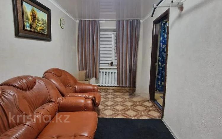 2-бөлмелі пәтер · 45.5 м² · 1/5 қабат, Локомотивная, бағасы: 10.5 млн ₸ в Уральске — фото 2
