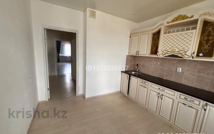 2-комнатная квартира · 60 м² · 7/9 этаж, Самал 92 за 150 000 ₸ в Уральске — фото 2