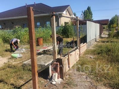 Жер телімі · 10000 сотық, Участок 72 73 — Садик Шаттык, школа 50, бағасы: 5 млн ₸ в Актобе, жилой массив Заречный-1