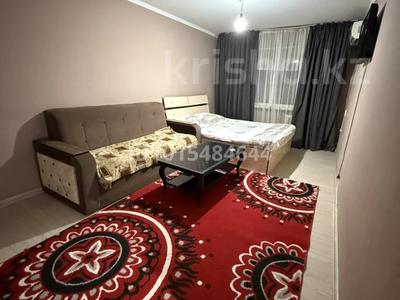 2-бөлмелі пәтер · 50 м² · 1/5 қабат, Айбергенова 1б, бағасы: 10 000 ₸ в Шымкенте, Аль-Фарабийский р-н