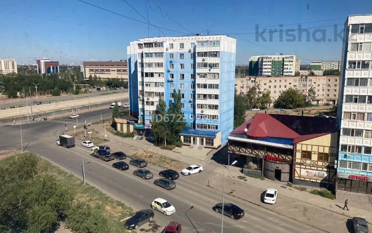 3-комнатная квартира, 65 м², 8/9 этаж, 11 микрорайон 81 за 25 млн 〒 в Актобе — фото 2