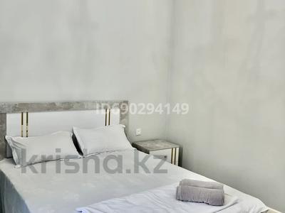 1-комнатная квартира, 46 м², 2/2 этаж по часам, Батырбекова — Саттарханова за 4 000 〒 в Туркестане