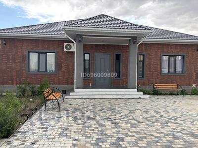 Жеке үй · 4 бөлме · 225 м² · 6 сот., мкр Жеруйык, Маденова 31А — Кулинария Токаш, бағасы: 62 млн 〒 в Атырау