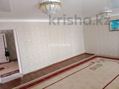 4-комнатная квартира · 92 м² · 5/5 этаж, Затон Чапаева — СОШ 33 за 16.8 млн 〒 в Уральске